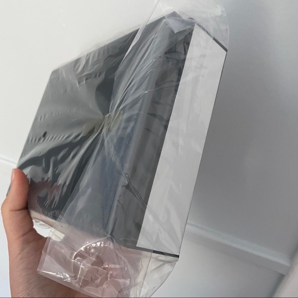 Authentic Chanel box for gifts or decor - Picture 4 of 9